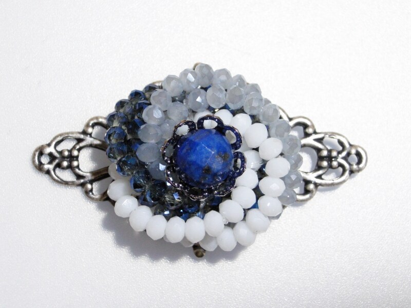 青い薔薇のクリスタルブローチ