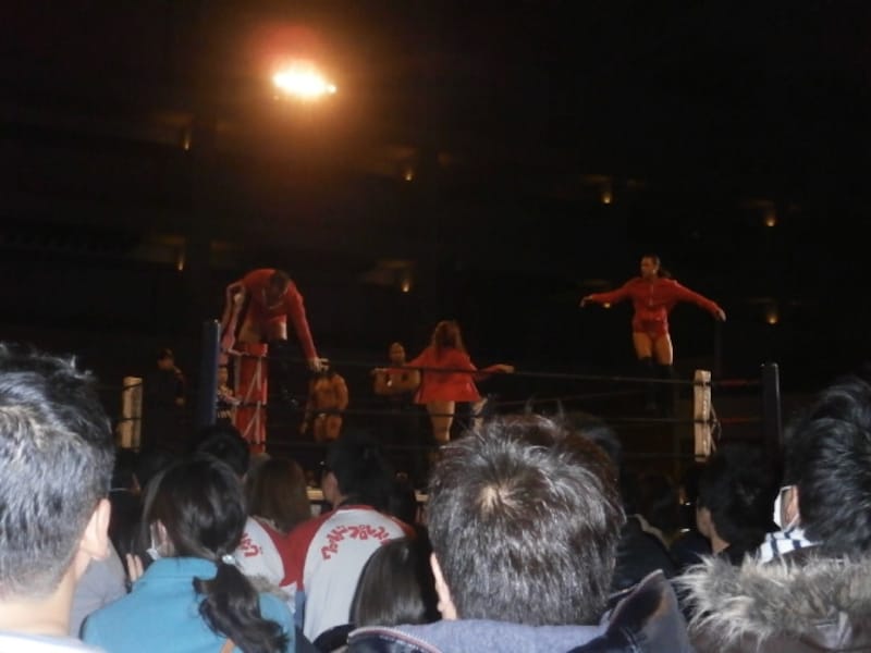 喧騒の渦・プロレスの試合/ガイド撮影