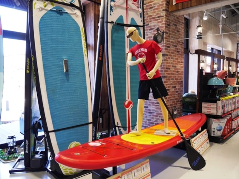 スタンドアップパドルボードの製品展示