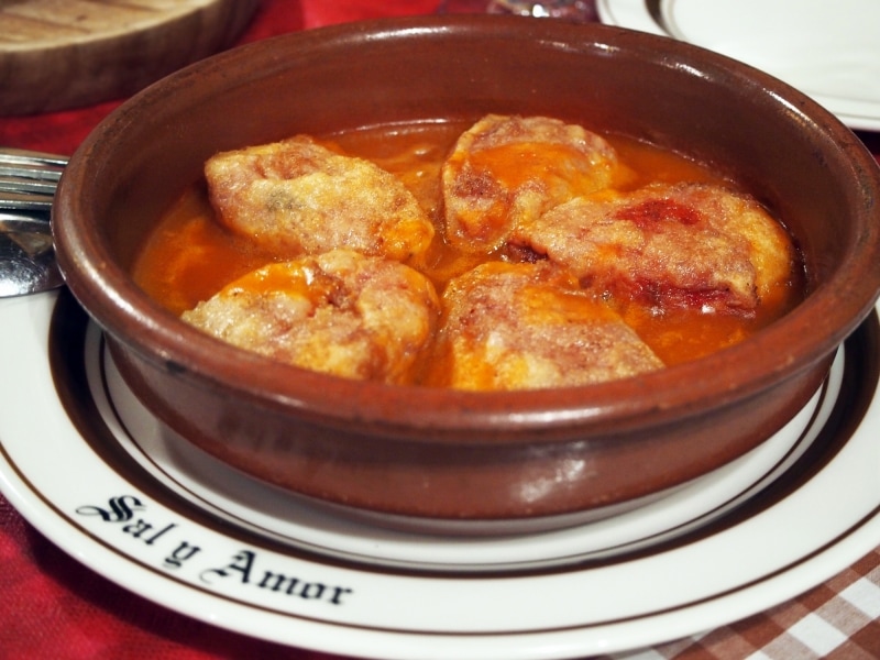 リピーター続出！「ピキージョピーマンの白身魚と海老の詰め物￥1,100～2,100」