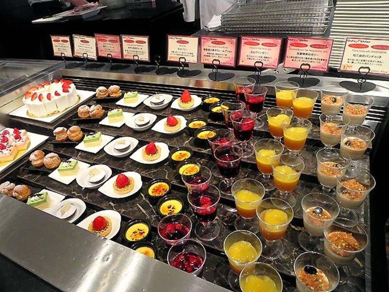 デザートのブッフェ台