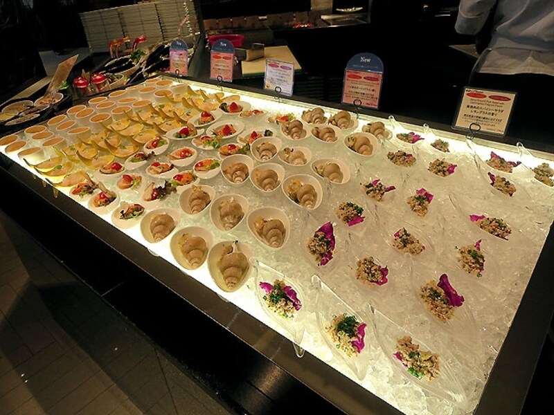 前菜のブッフェ台