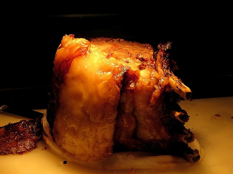 骨付き国産牛のローストビーフ