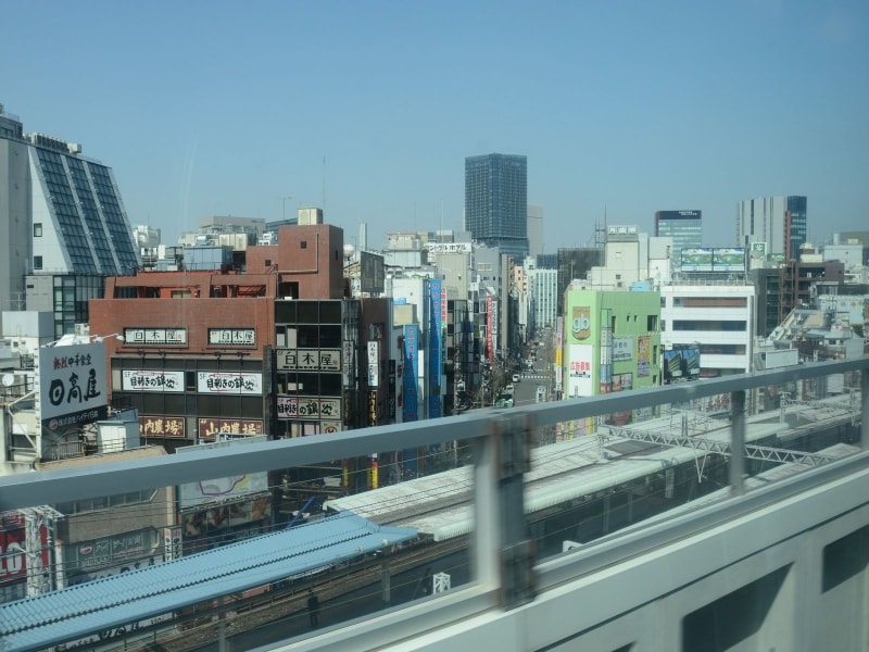 神田駅を見下ろすように上野方面へ向かう