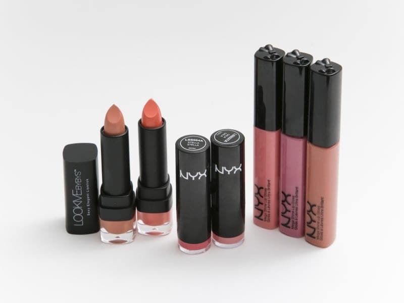 サーモンピンクやベージュ系ピンクがお薦め