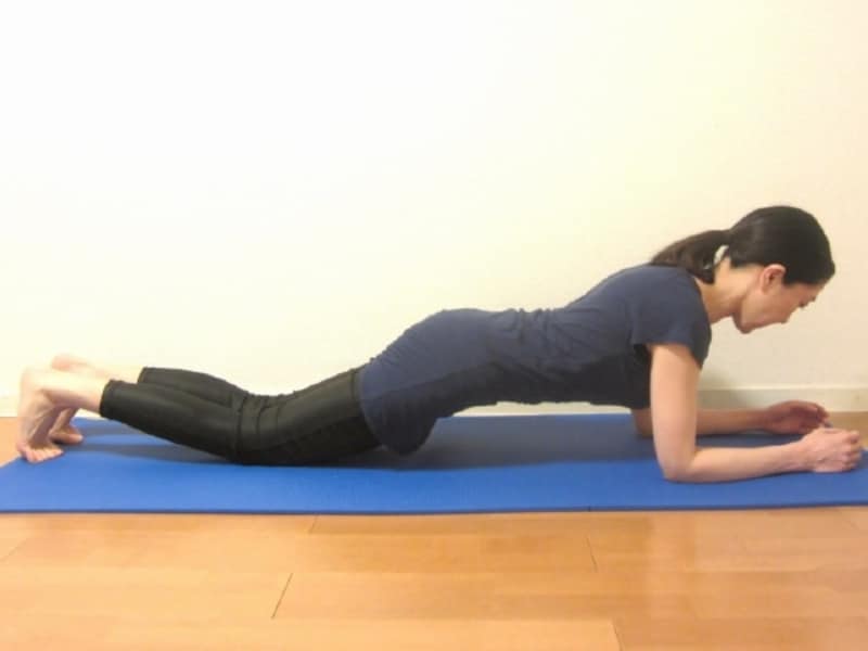 膝つきプランク