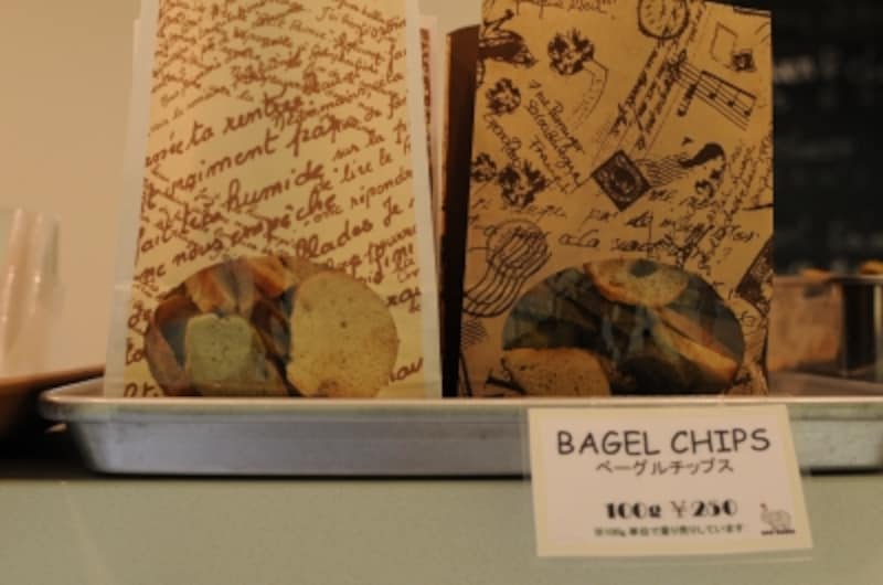 ベーグルチップスはプレーンなラスク。そのままでおいしい。