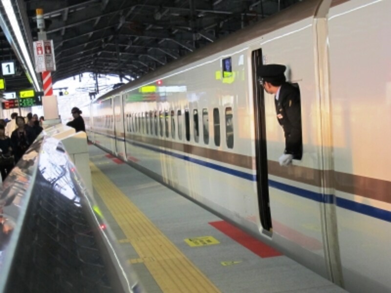 北陸新幹線開業で誕生 黒部宇奈月温泉駅 って 黒部 立山の観光 旅行 All About 北陸新幹線開業で誕生 黒部宇奈月温泉駅 って 黒部 立山の観光 旅行 All About