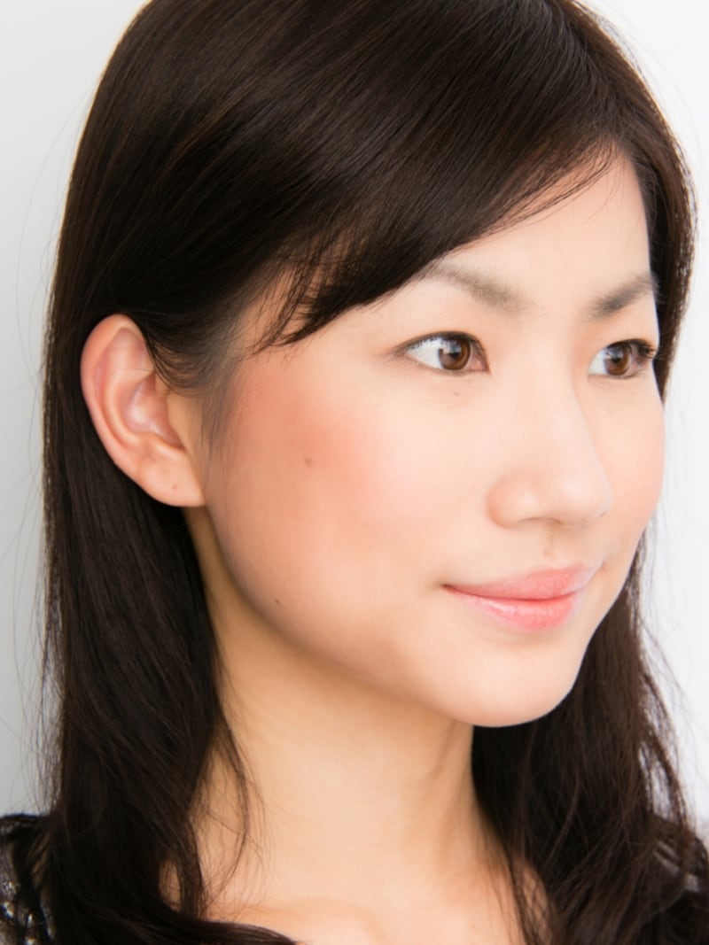 顔のサイド部分にポイントをもってくる