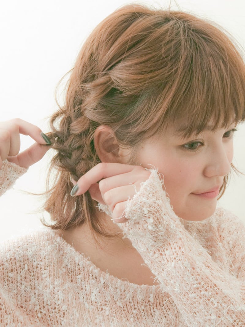 編み込みの目を少しずつひっぱります。