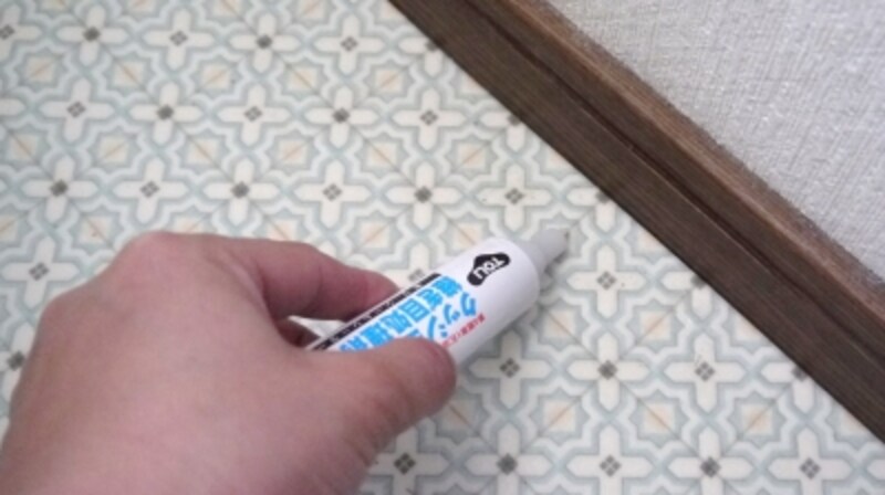 出来るだけ均一に接着剤をいれます