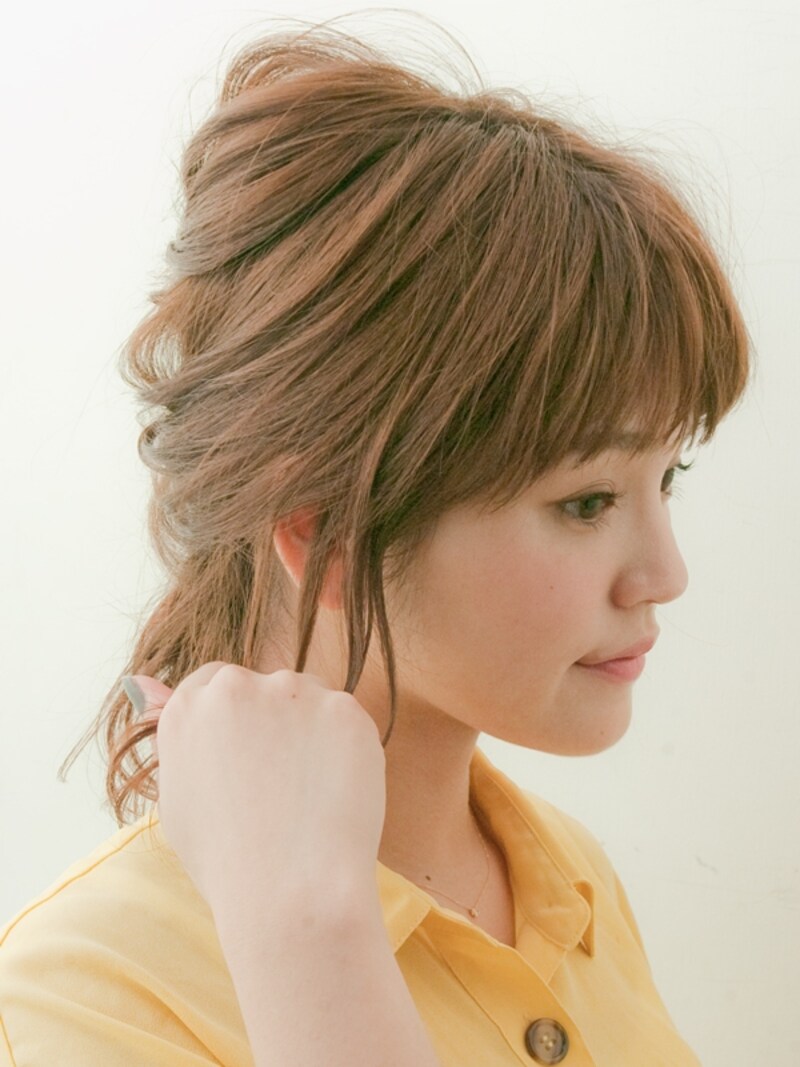 下に引っ張るようにとかす