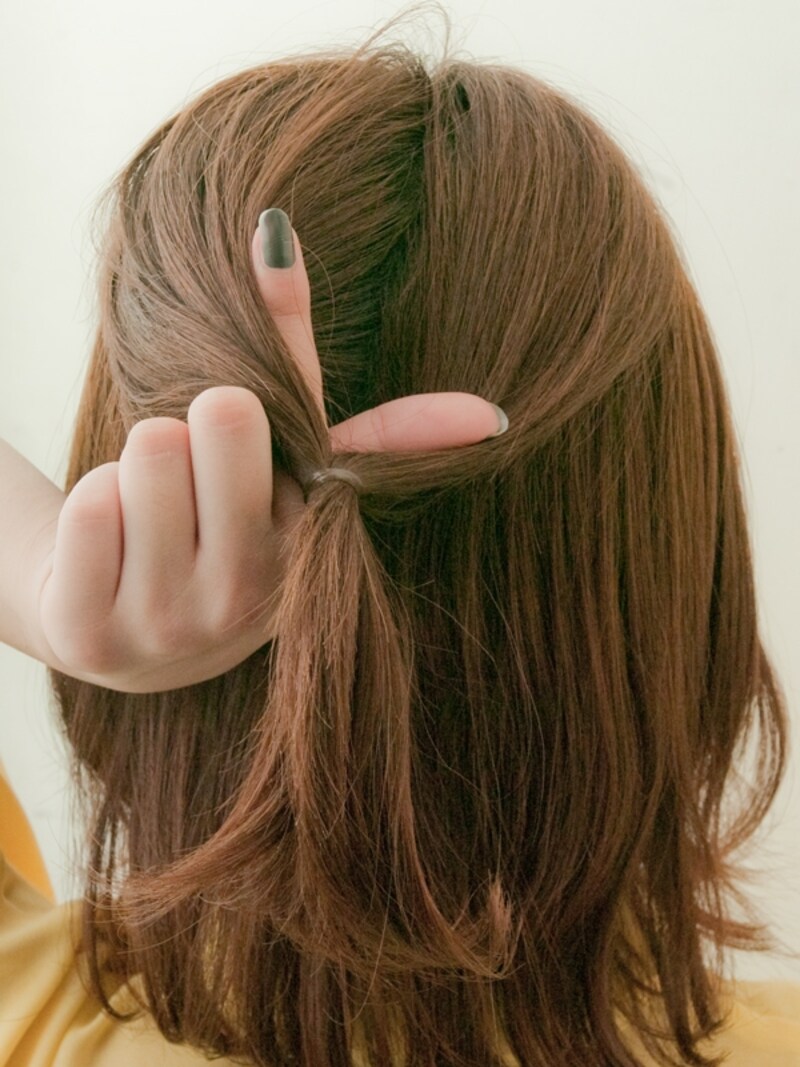 下から上に向かって指を通す