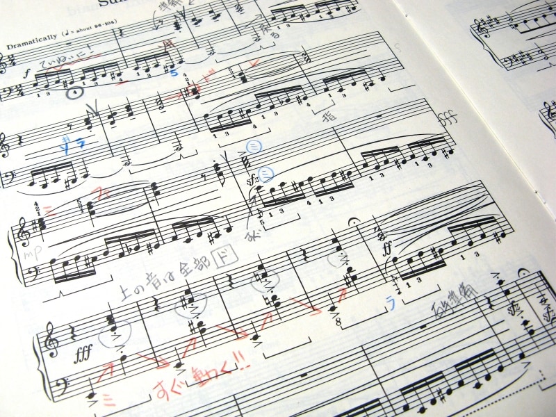 ピアノの練習・ピアノが上達する方法  楽譜の活用・楽譜の書き込みは、ミス予防に