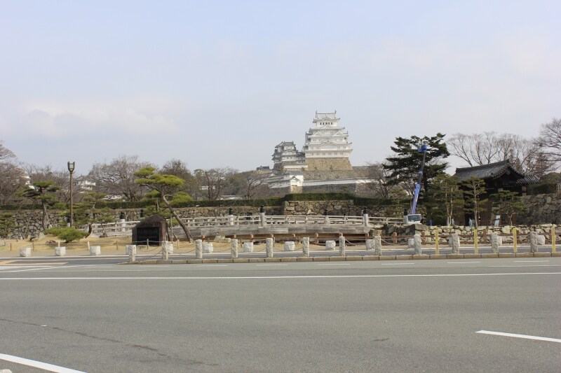 姫路城公園入口から姫路城