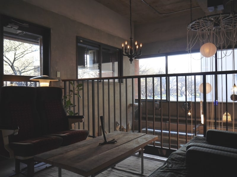 2階から桜並木を望む