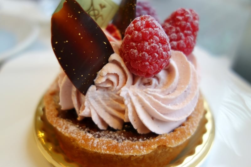 赤いジュエリーのように華やか