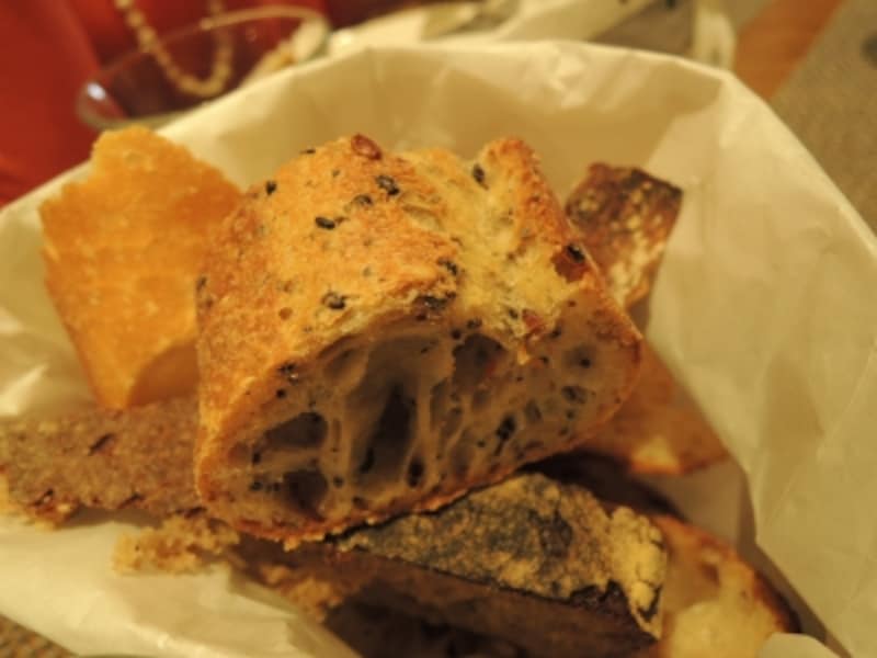 ランチはさまざまなパンをテイスティングできる機会でもある