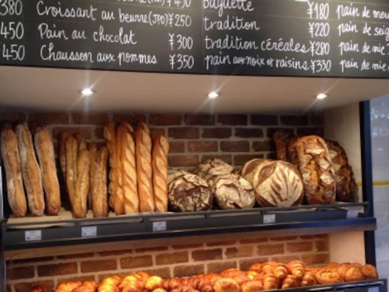 パンの販売形態は日本式、セルフサービス