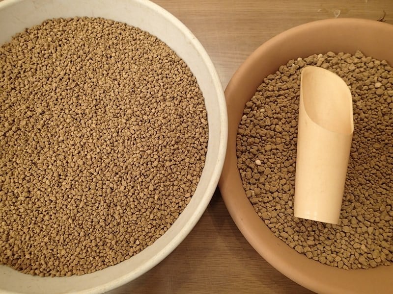 粒の大きさが異なる2種類の赤玉土