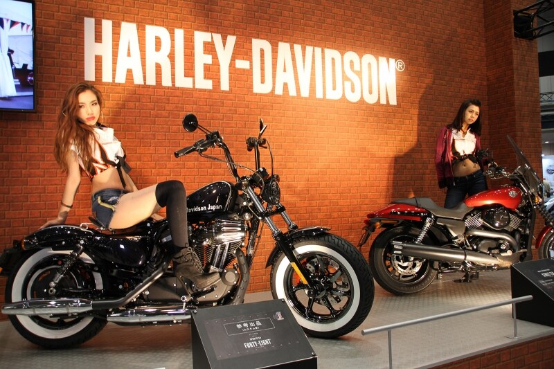 カスタムされたXL1200X フォーティーエイト（手前）とストリート750。ハーレーを楽しむならやはりカスタム！