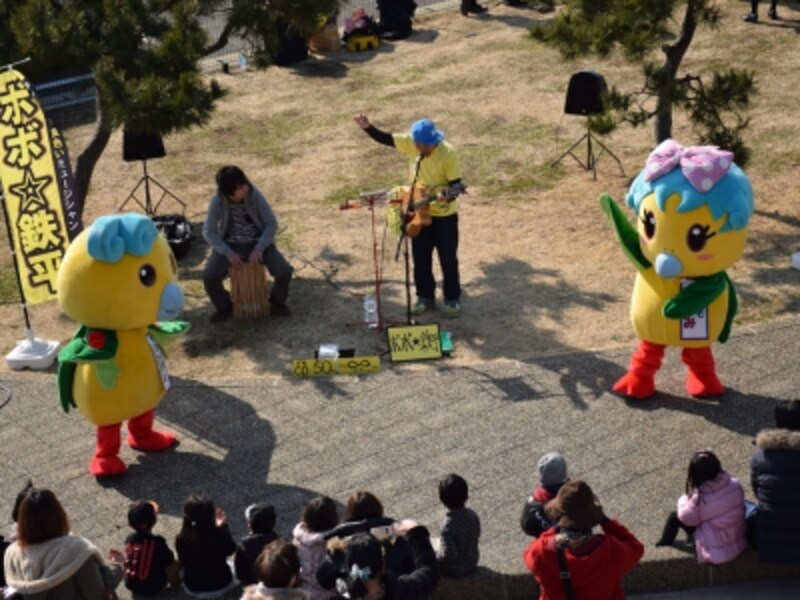 大磯のマスコットキャラクター「いそべぇ」と「あおみ」