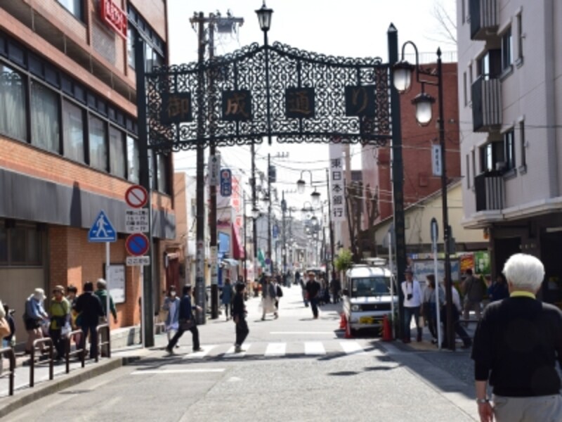 「御成通り」入口