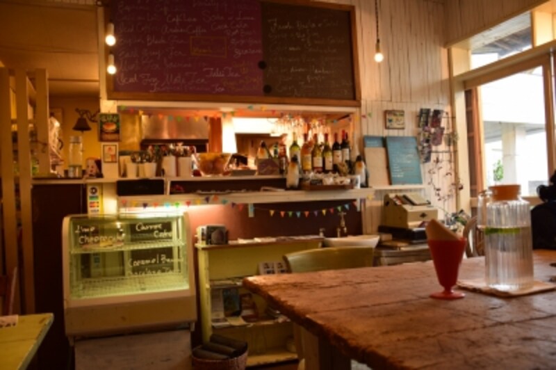 『ワンダーキッチン』一階