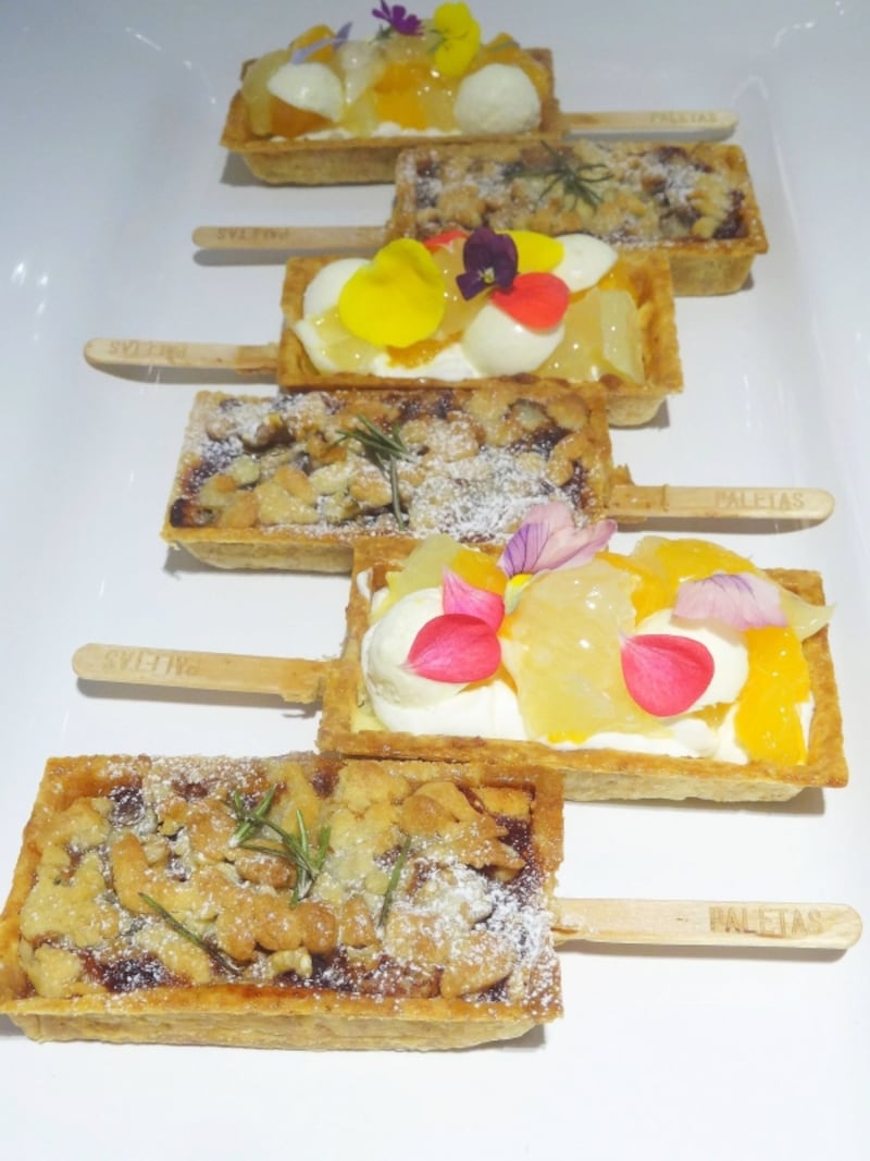 「PALETAS」の東京ミッドタウン店限定「フレッシュフルーツバー」と「ベイクドフルーツバー」