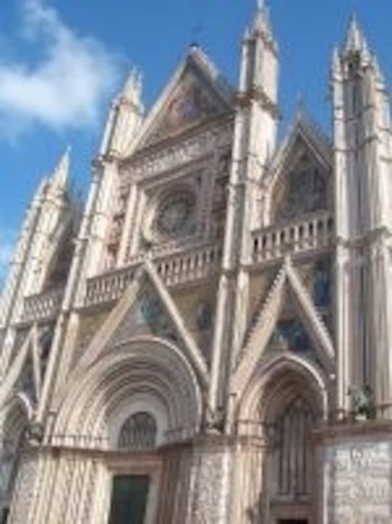イタリアでも有数の美しさを誇るオルヴィエートの大聖堂
