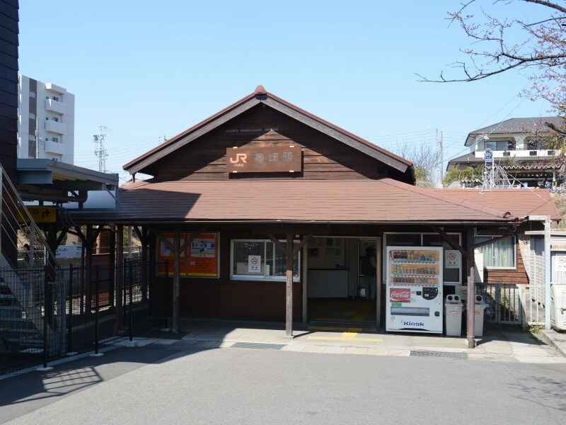 亀崎駅舎