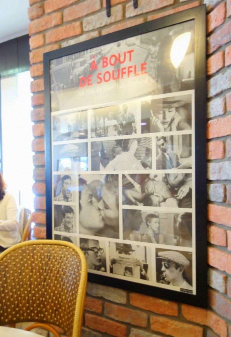 フランスのカフェのような店内