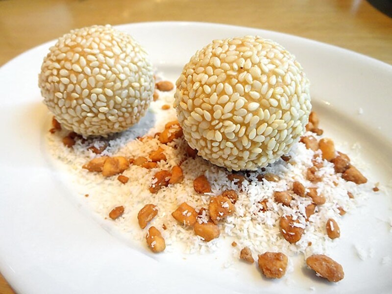 ゴマ団子