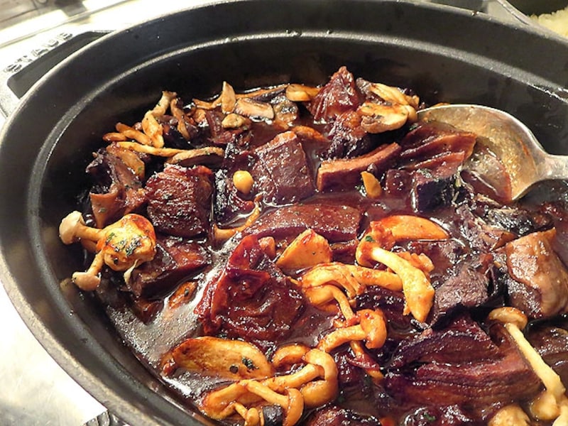 鹿肉の赤ワイン煮込み