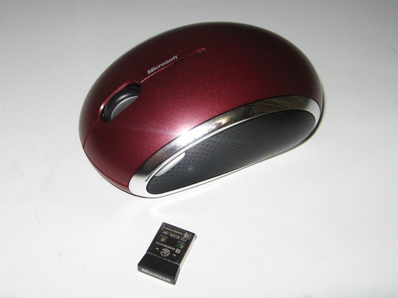 マイクロソフトが2009年7月に発売した「Microsoft Wireless Mobile Mouse 6000」