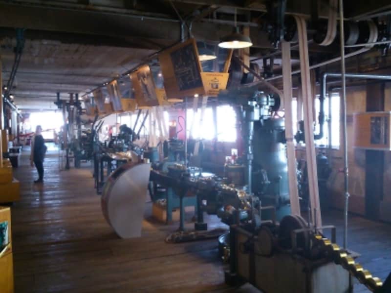 操業当時の様子が緻密に再現された館内