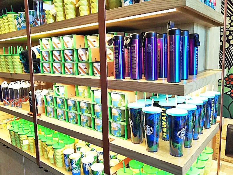 タンブラーほか限定アイテムが充実しているワイキキのリザーブ店