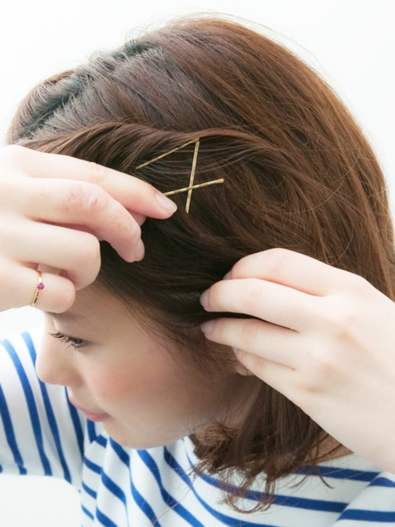 ピンをクロスさせます