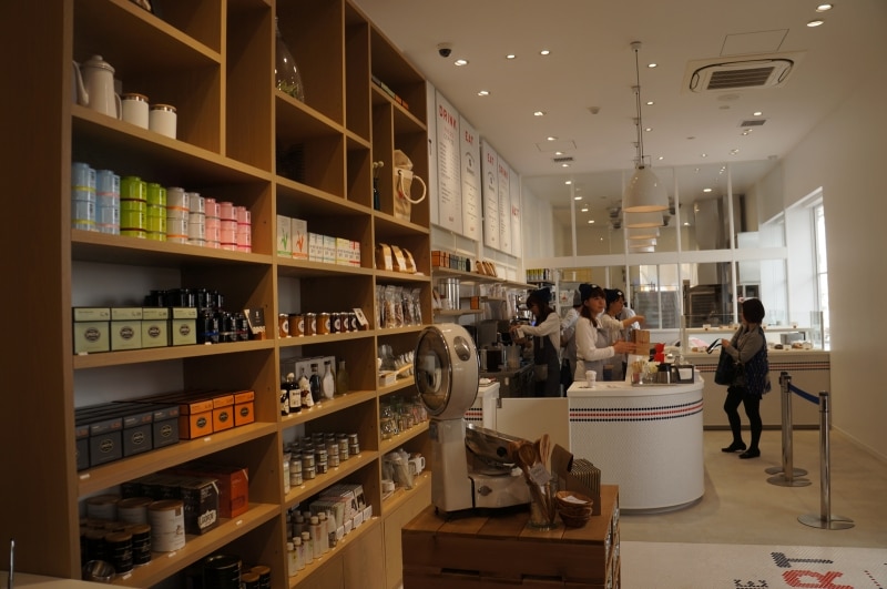 THE MART AT FRED SEGAL店内