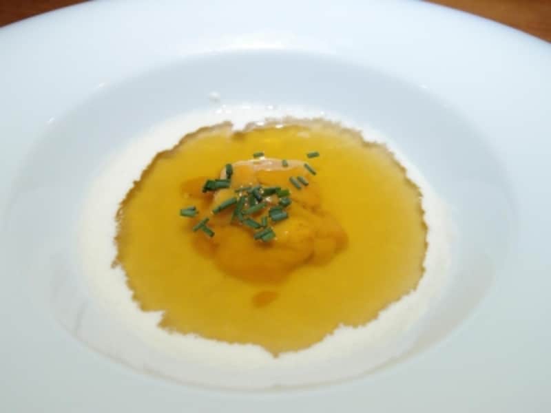 生ウニとコンソメゼリー寄せ