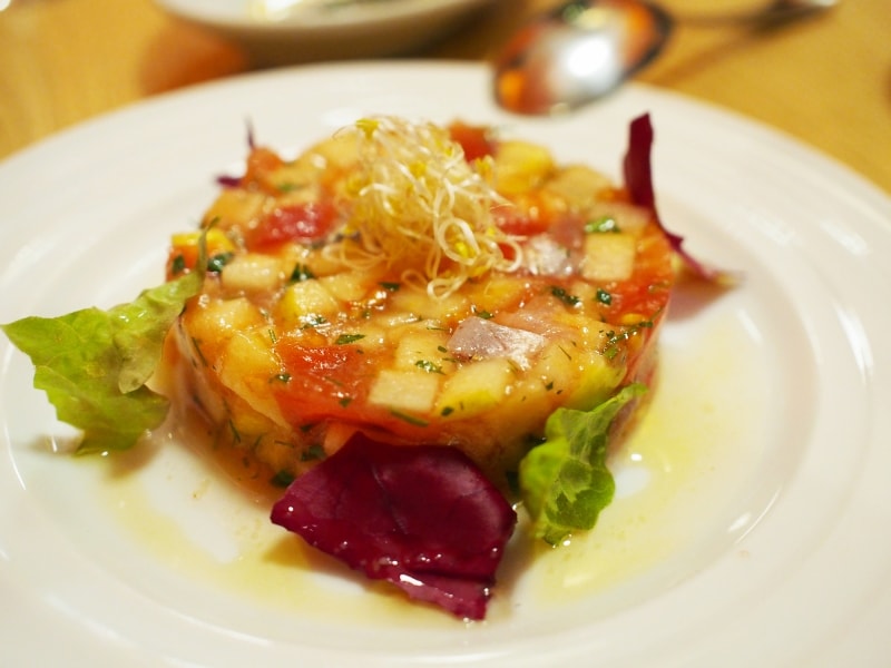 リンゴの爽やかさで女性に人気「イワシのタルタル¥700」