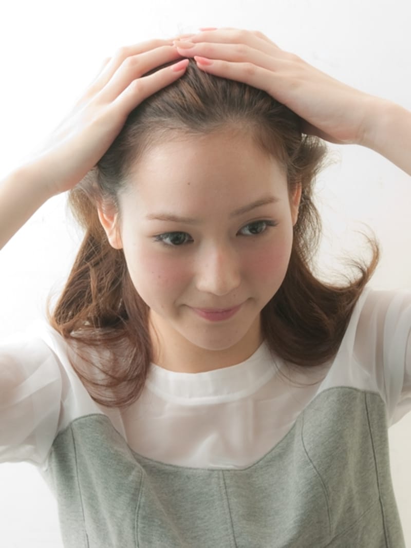 生え際の髪の根元からワックスをつける