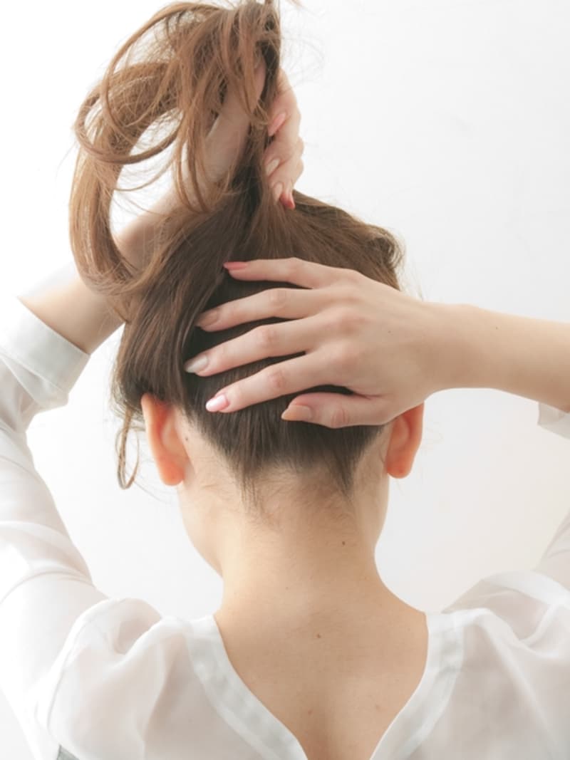 後ろの生え際にもワックスをつける