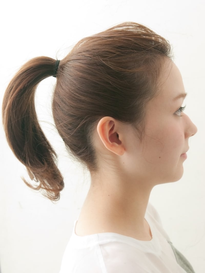 お団子ヘアの作り方3 ベストバランスのポニーテール