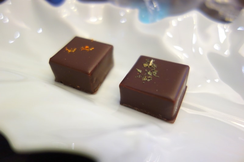 カカオの歴史に思いをはせる2粒