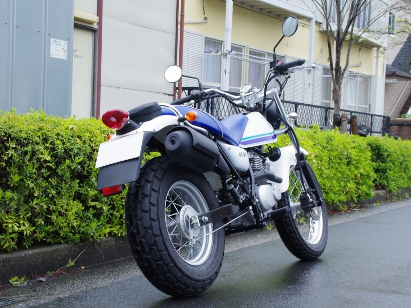 バンバン200リアビュー