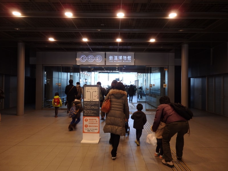 チケットを買って入口へ