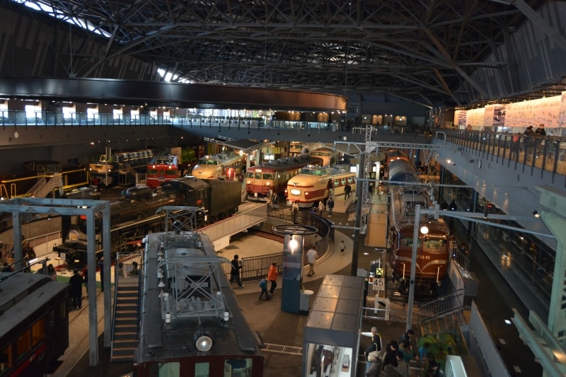 様々な車両がぎっしりと並び圧倒されるヒストリーゾーン