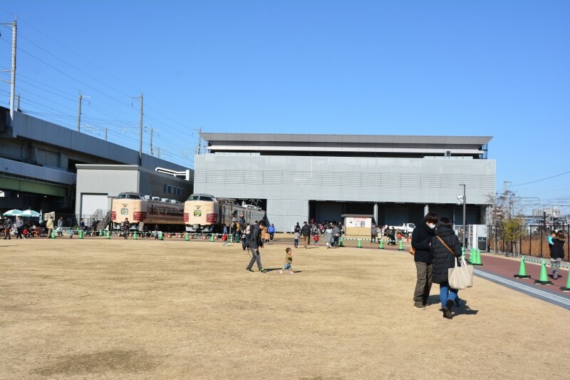 パークゾーンに設置された車両で駅弁を食べれば旅行気分