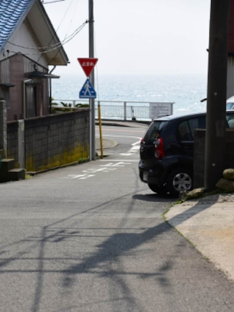 家の間に海が！